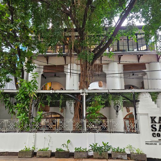 Kawisari Cafe & Eatery