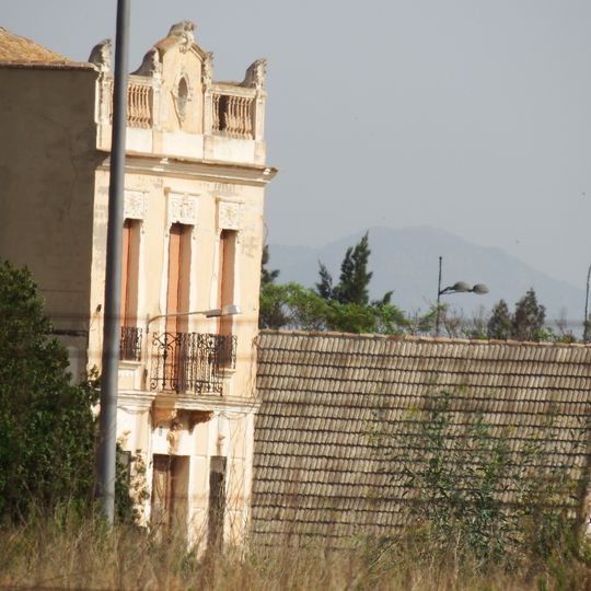 Barraca and houses in 206 Antic Camí del Canal