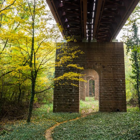 Červený most-fragment piliera