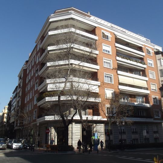 Viviendas en Eduardo Dato 17