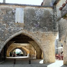 Maison d'angle à couvert, 9 place des Cornières, 20-22 rue Saint-Jacques