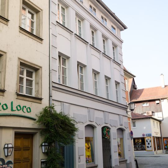 Wohn- und Geschäftshaus