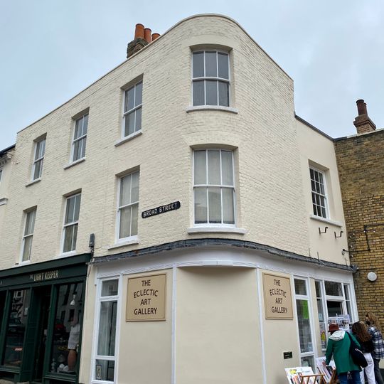 6 And 8, Broad Street