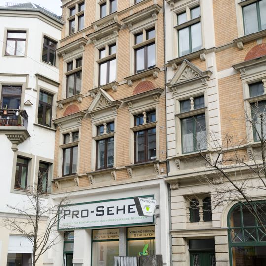 Mietshaus in geschlossener Bebauung Hauptstraße 4