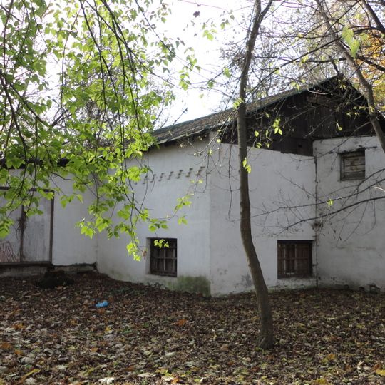 Служебный корпус у Передних ворот — первый корпус на Псарном дворе