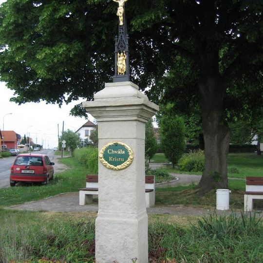 Boží muka na křižovatce silnic na Chotětov a Horky ve Zdětíně