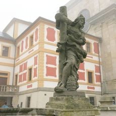 Socha alegorie Víra na terase špitálu v Kuksu