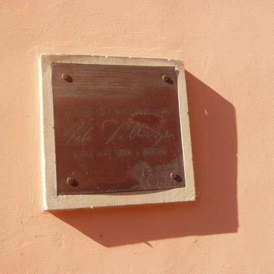 Pamětní deska Petra Dillingera na domě v Kostelní ulici v Českém Dubu