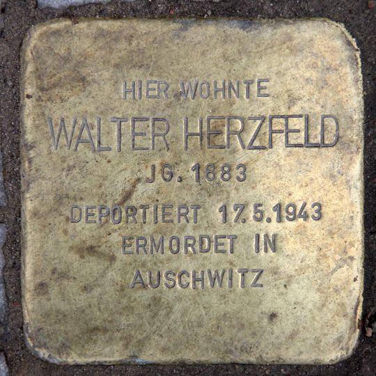 Stolperstein en memoria de Walter Herzfeld