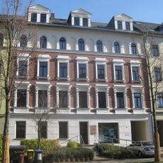 Mietshaus in geschlossener Bebauung mit Vorgarten Josephinenstraße 12