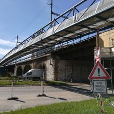 Železniční most přes Opuštěnou ulici