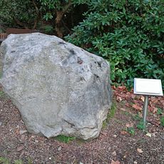 Gedenkstein für Wilhelm Weisse und zwei Gesangsfest-Gedenksteine (Einzeldenkmal zu ID-Nr. 09227780) Am Hutberg