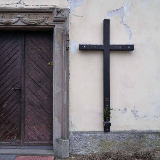 Kříž u zdi kostela svatého Jiljí v Hořovicích