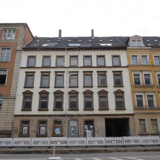 Mietshaus in geschlossener Bebauung Mühlenstraße 90