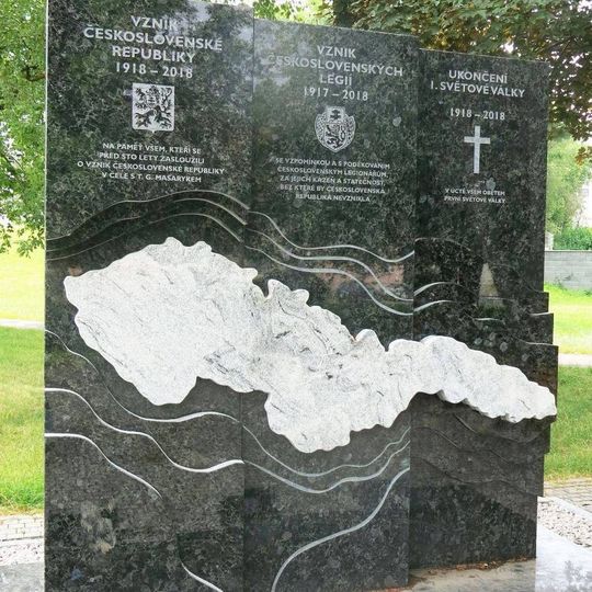 Památník 100.výročí samostatnosti v parku Železnobrodská v Kbelích