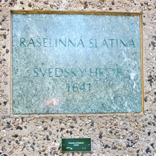 Pomník Švédský hrob u silnice západně od Kovářské