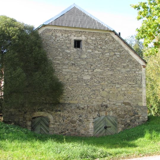 Apes muižas apbūve