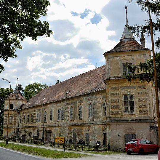 Kaštieľ s areálom, kaštieľ