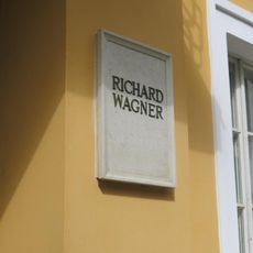 Pamětní deska Richarda Wagnera na domě Karlovarská 5/1 v Mariánských Lázních