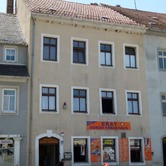 Wohnhaus in geschlossener Bebauung, mit Gaststätte Altmarkt 23