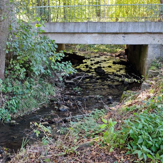 Most silnice II/210 přes Luční potok v Poutnově