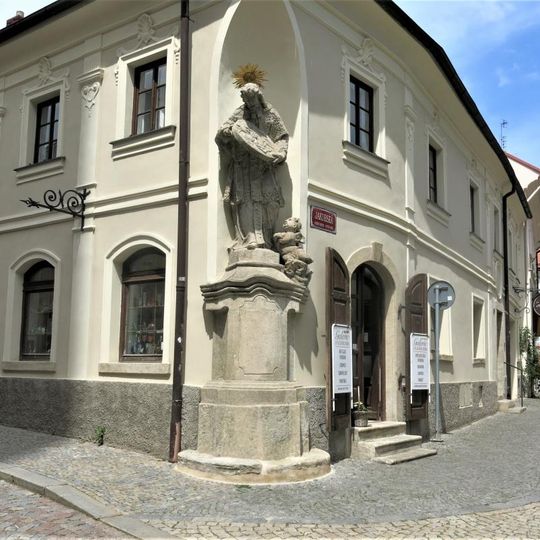 Socha svatého Jana Nepomuckého na rohu Jakubské ulice v Kutné Hoře