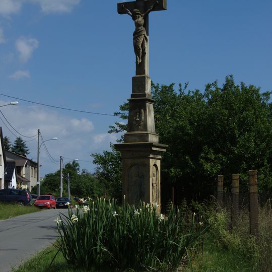 Kříž na okraji Podolí vedle silnice