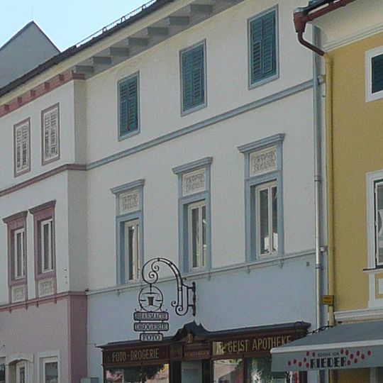Wohn- und Geschäftshaus, Mayrhaus, Hl.-Geist-Apotheke