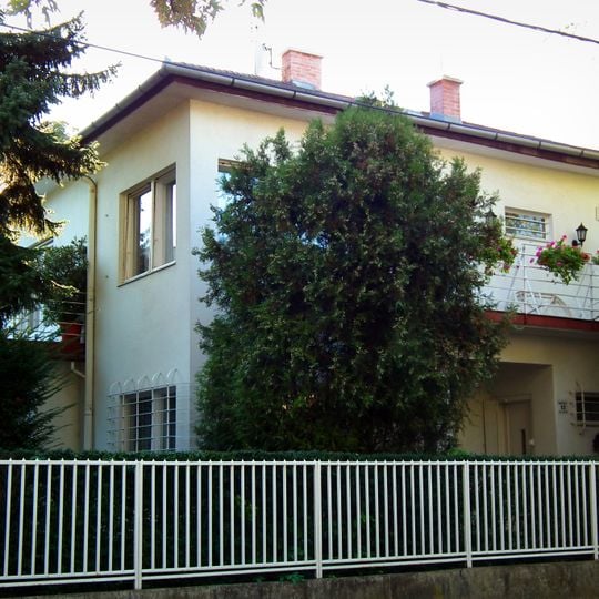 Wohnhaus in der Napraforgó-Straße 12