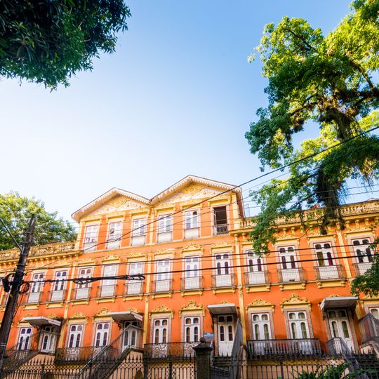Casa casada à Rua Leite Leal, nº 11