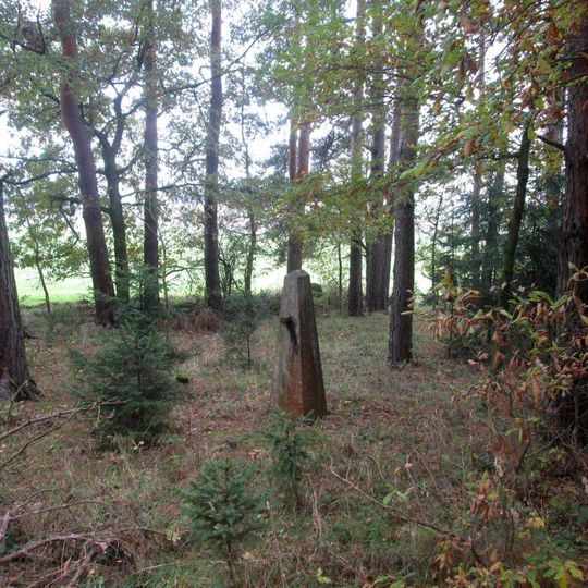 Kříž východně od Zahorčiček v lesíku