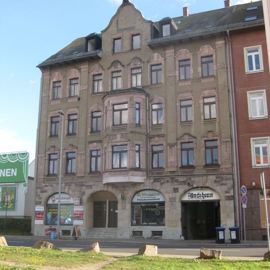 Mietshaus in vormals geschlossener Bebauung Dresdner Straße 106