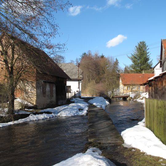 Panelová lávka pod ulicí Pod farou ve Stříbrné Skalici
