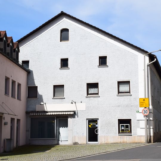 Wohn- und Geschäftshaus