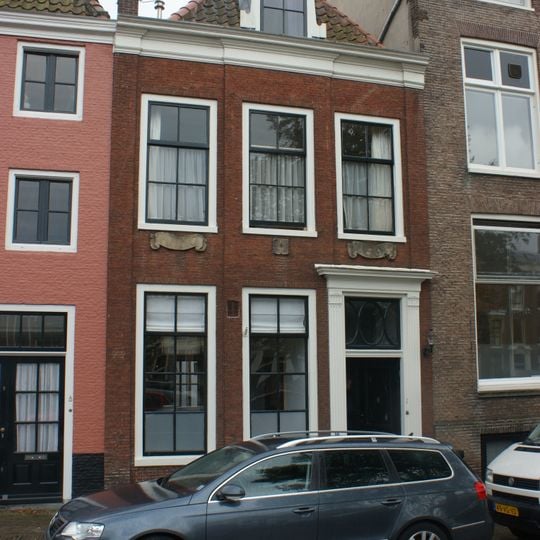 Pand met rechte kroonlijst