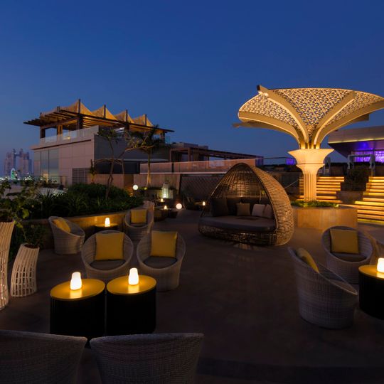 Azura Panoramic Lounge
