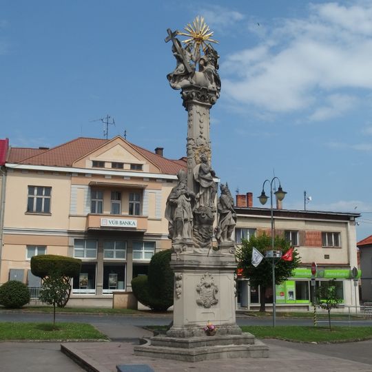 Trojičný stĺp, podstavec