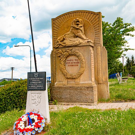 Pomník padlým v Hrochově Týnci
