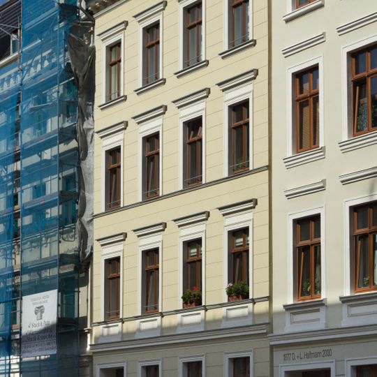 Mietshaus in geschlossener Bebauung Schulstraße 12