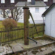 Handschwengelpumpe Auenweg 5 (bei)