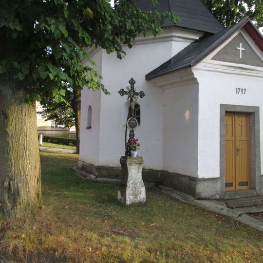 Kříž u kaple v Litohošti