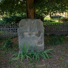 Pomník odboje 1939-45 na návsi v Libošovicích