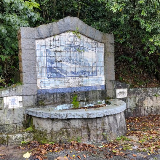 Tiled fountain on Rodovia Anchieta