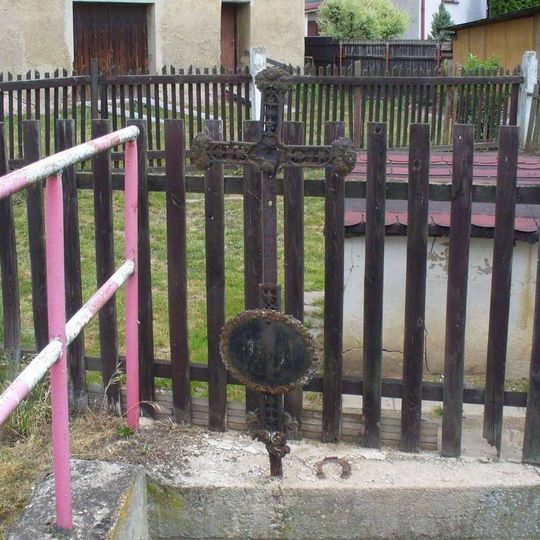 Kříž u mostu přes potok v Bžanech
