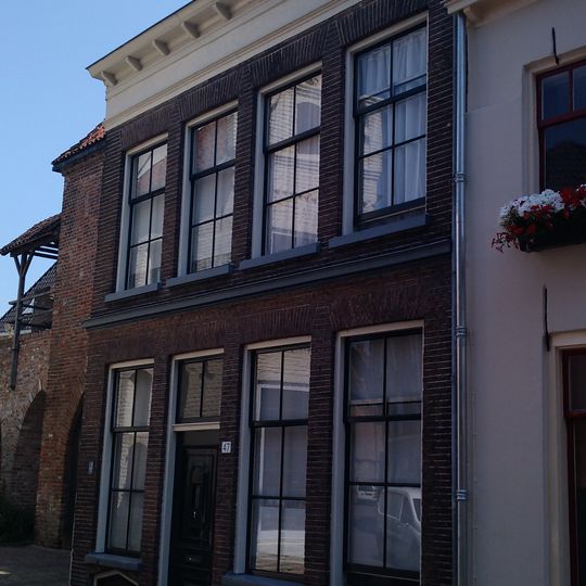 Eenvoudig pandje onder zadeldak met dakkapel