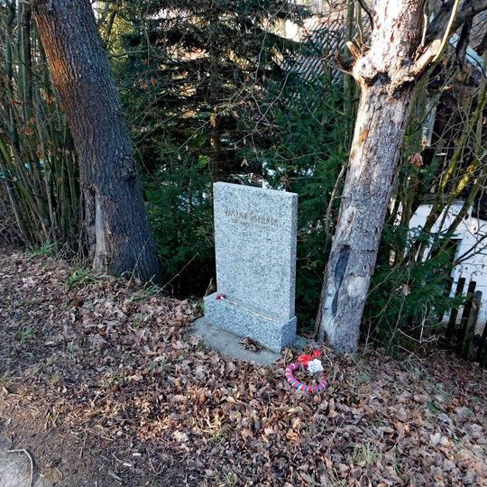 Pomníček Václava Šafaříka v Mnichovicích