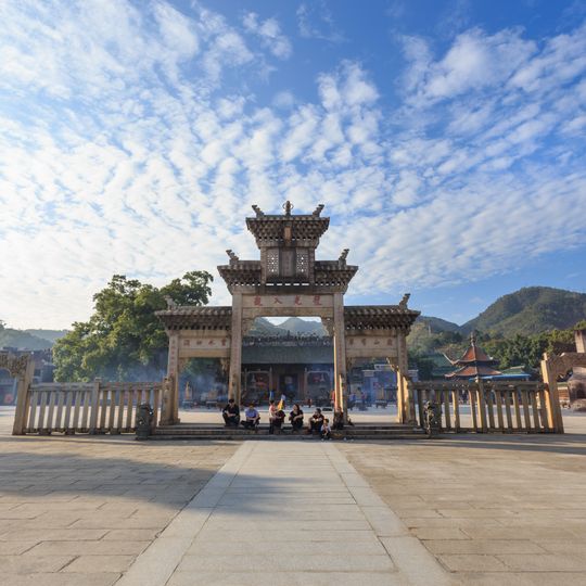 Yuecheng Longmu Zumiao