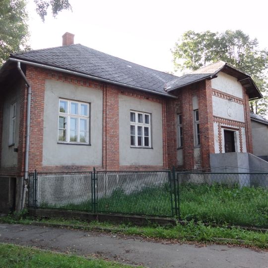 Budynek gospodarczy przy kościele w Lipowej