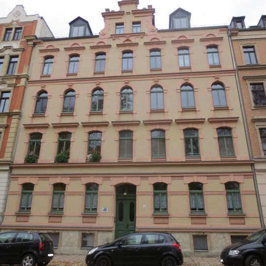 Mietshaus in geschlossener Bebauung Schloßplatz 3