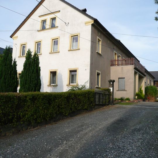 Wohnstallhaus eines Bauernhofes Mittelbacher Straße 28